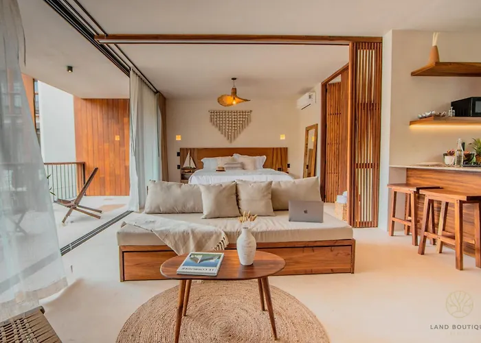 Muunek By Land Boutique 4*