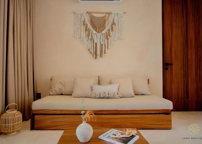 Muunek By Land Boutique Apartahotel