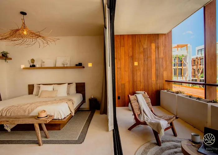 Muunek By Land Boutique Apartahotel 4*