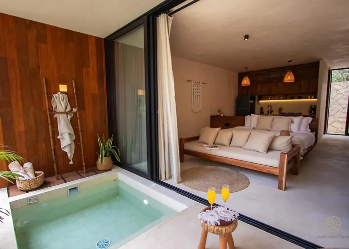 Muunek By Land Boutique 4*