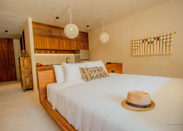 Muunek By Land Boutique 4*