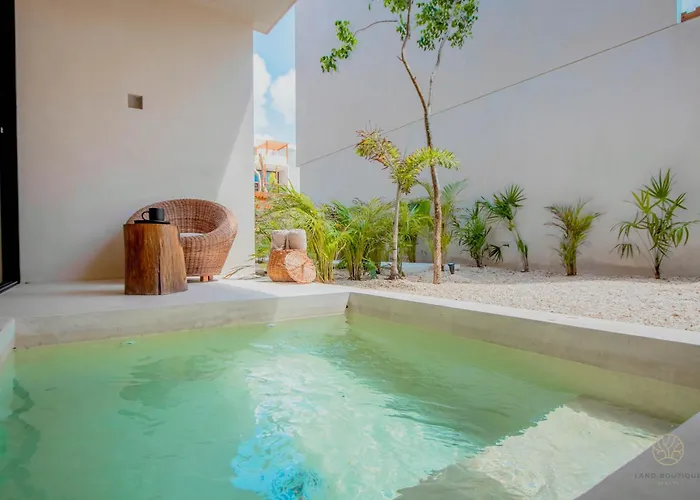 Muunek By Land Boutique Apartahotel