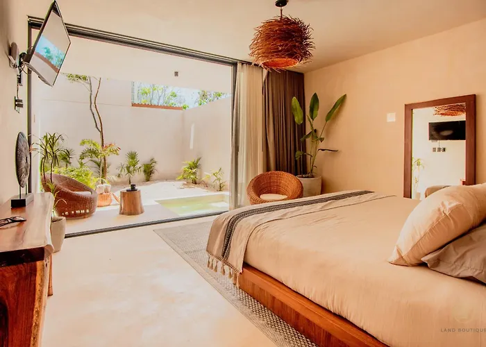 Muunek By Land Boutique Apartahotel 4*