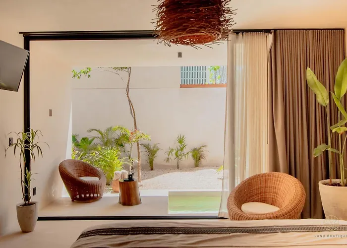 Muunek By Land Boutique 4*