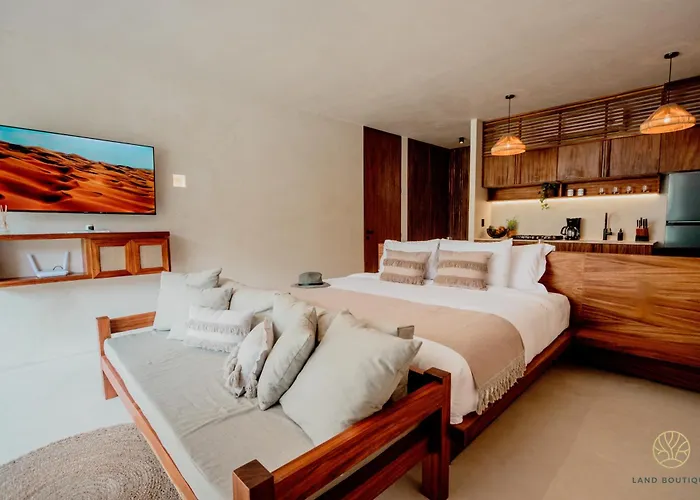 Muunek By Land Boutique 4*