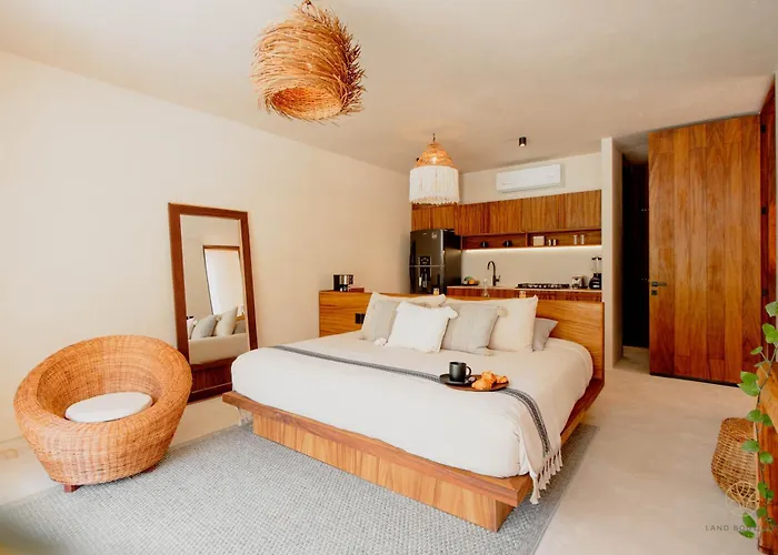 Muunek By Land Boutique