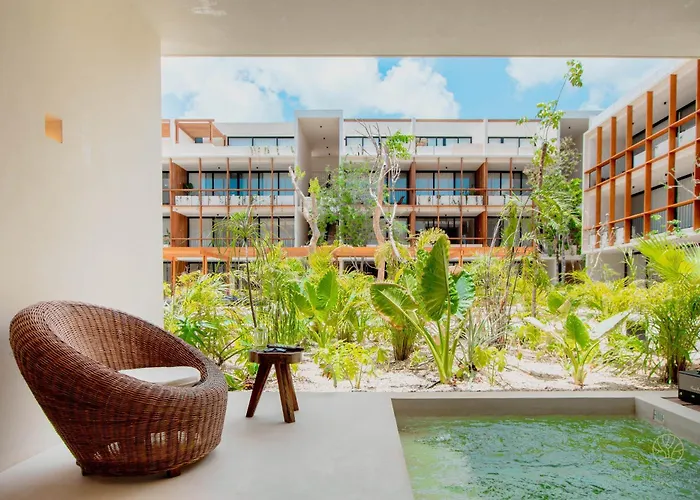 Muunek By Land Boutique Apartahotel