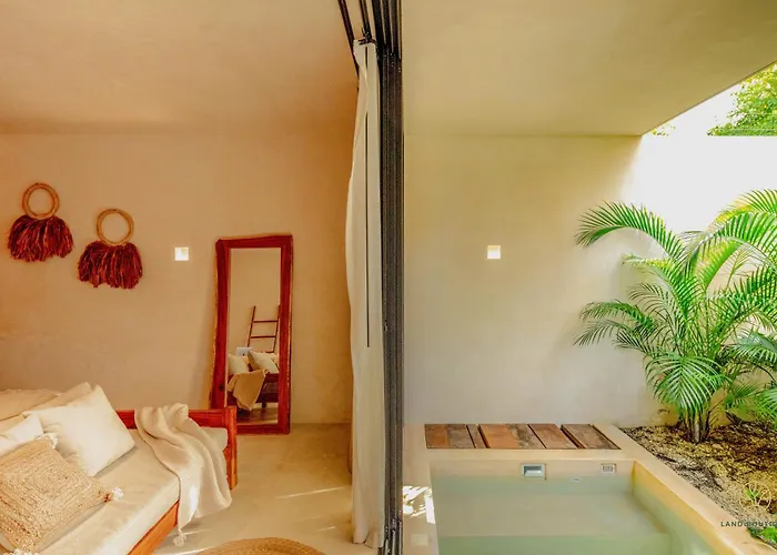 Muunek By Land Boutique Apartahotel 4*